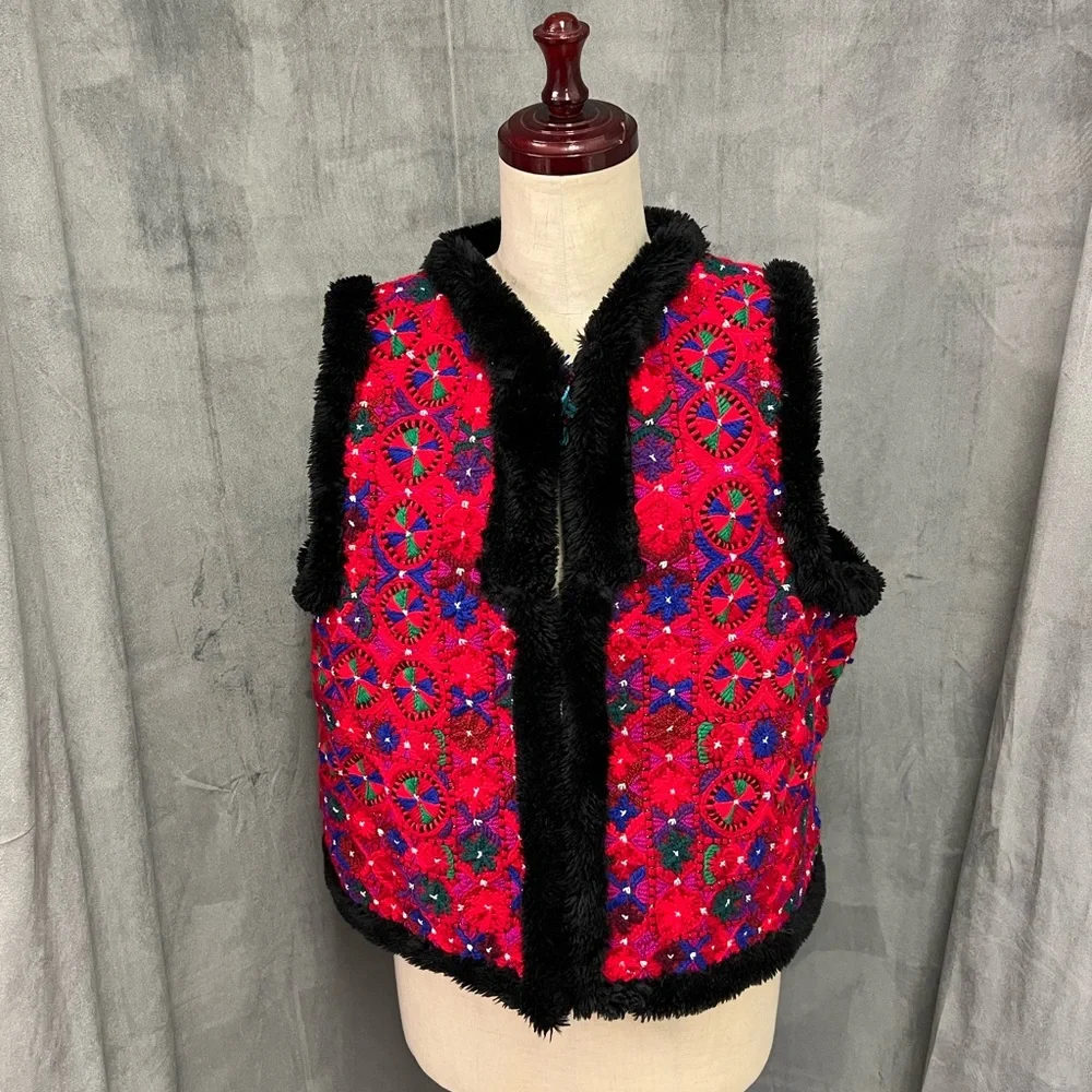 New Romanien vest/bundita from Hunedoara / tinutul Padurenilor - Picture 3 of 7